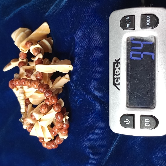 Vintage Unquie Shell and Coral Bead Necklace - Picture 14 of 14